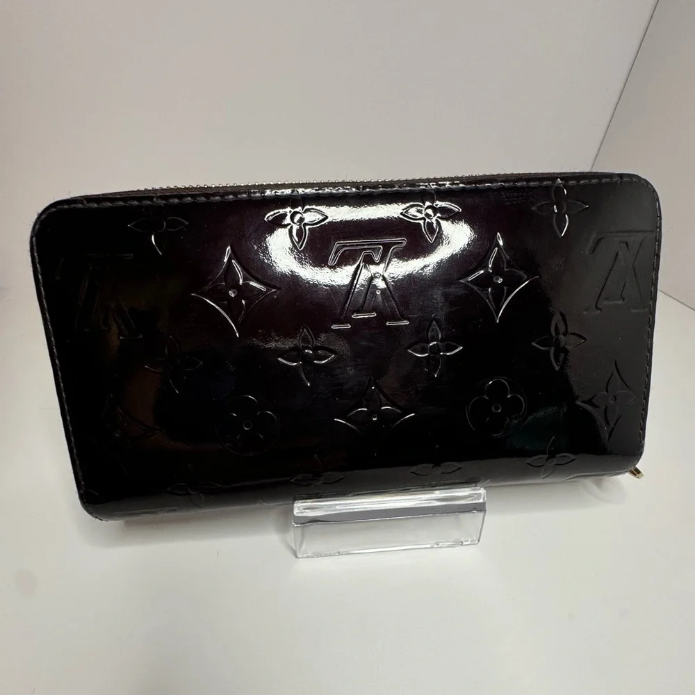 Louis Vuitton Vernis Amarante Zippy Wallet